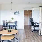 Relax-apartments - Indoor-pool - Sauna - Kueche - Kostenlos Parken - Balkon - Teilweise Massagesessel - 85 Zoll Smart-tv Lägenhet