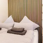 Lägenhet Relax-apartments - Indoor-pool - Sauna - Kueche - Kostenlos Parken - Balkon - Teilweise Massagesessel - 85 Zoll Smart-tv *