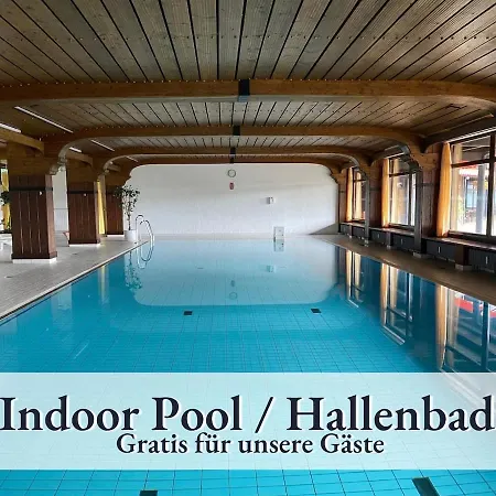 Relax-Apartments - Indoor-Pool - Sauna - Kueche - Kostenlos Parken - Balkon - Massagesessel - 85 Zoll Smart-Tv * Schonach im Schwarzwald