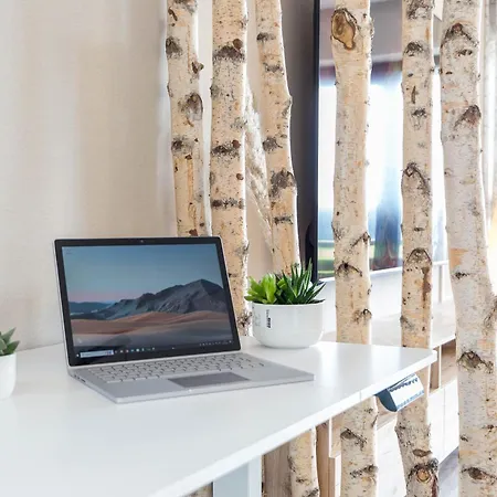 Relax-apartments - Indoor-pool - Sauna - Kueche - Kostenlos Parken - Balkon - Teilweise Massagesessel - 85 Zoll Smart-tv דירה סכונאץ'