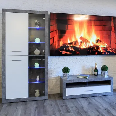 Relax-Apartments - Indoor-Pool - Sauna - Kueche - Kostenlos Parken - Balkon - Massagesessel - 85 Zoll Smart-Tv Apartment Schonach im Schwarzwald