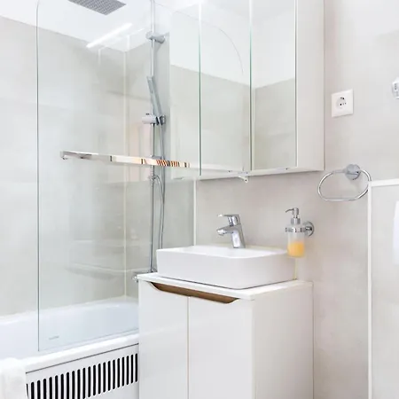 Relax-apartments - Indoor-pool - Sauna - Kueche - Kostenlos Parken - Balkon - Teilweise Massagesessel - 85 Zoll Smart-tv *