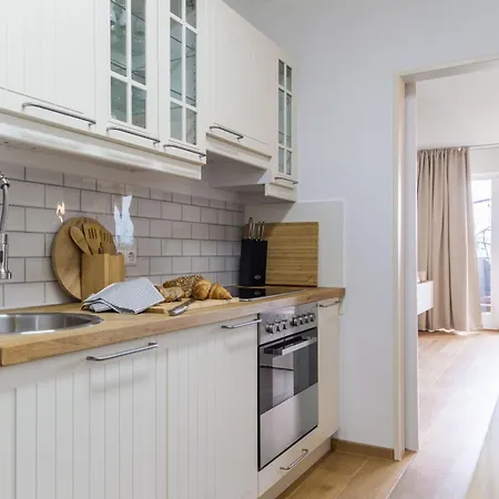 Relax-apartments - Indoor-pool - Sauna - Kueche - Kostenlos Parken - Balkon - Teilweise Massagesessel - 85 Zoll Smart-tv شقة