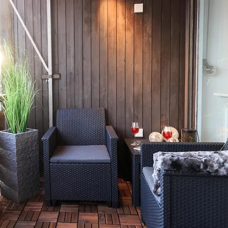 Apartment Relax-Apartments - Indoor-Pool - Sauna - Kueche - Kostenlos Parken - Balkon - Massagesessel - 85 Zoll Smart-Tv