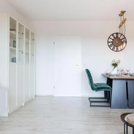 شقة Relax-apartments - Indoor-pool - Sauna - Kueche - Kostenlos Parken - Balkon - Teilweise Massagesessel - 85 Zoll Smart-tv *