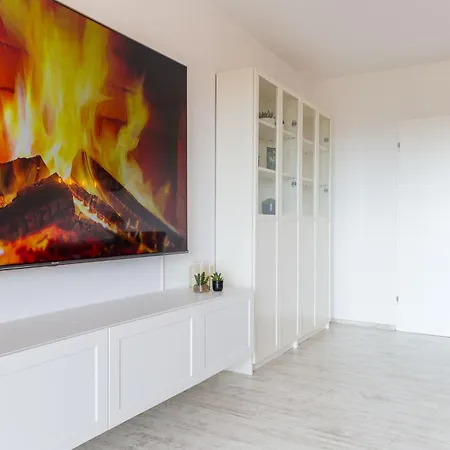 Relax-Apartments - Indoor-Pool - Sauna - Kueche - Kostenlos Parken - Balkon - Massagesessel - 85 Zoll Smart-Tv Schonach im Schwarzwald
