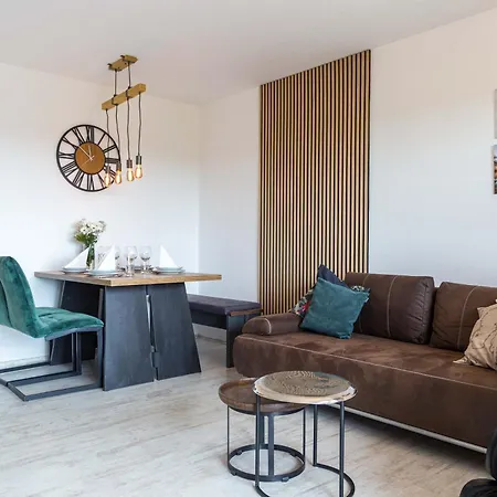 Relax-apartments - Indoor-pool - Sauna - Kueche - Kostenlos Parken - Balkon - Teilweise Massagesessel - 85 Zoll Smart-tv شقة سخوناخ