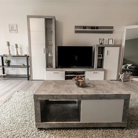 Apartment Relax-Apartments - Indoor-Pool - Sauna - Kueche - Kostenlos Parken - Balkon - Massagesessel - 85 Zoll Smart-Tv Schonach im Schwarzwald