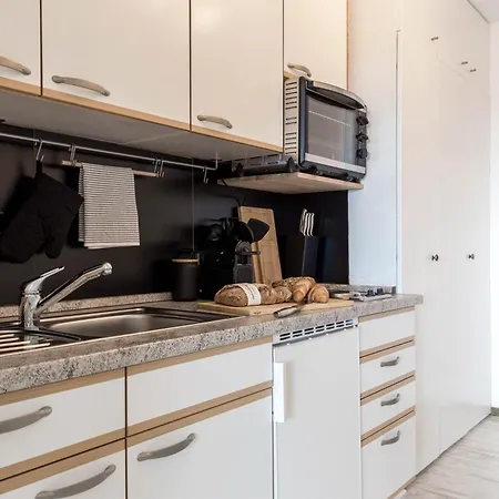 Relax-Apartments - Indoor-Pool - Sauna - Kueche - Kostenlos Parken - Balkon - Massagesessel - 85 Zoll Smart-Tv *