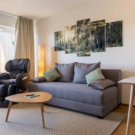 Relax-Apartments - Indoor-Pool - Sauna - Kueche - Kostenlos Parken - Balkon - Massagesessel - 85 Zoll Smart-Tv Schonach im Schwarzwald