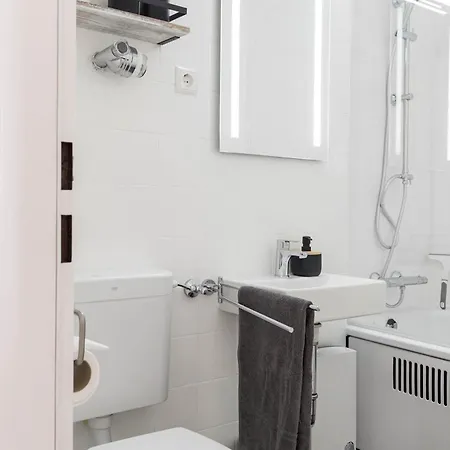Relax-apartments - Indoor-pool - Sauna - Kueche - Kostenlos Parken - Balkon - Teilweise Massagesessel - 85 Zoll Smart-tv * سخوناخ