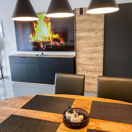 Relax-Apartments - Indoor-Pool - Sauna - Kueche - Kostenlos Parken - Balkon - Massagesessel - 85 Zoll Smart-Tv Schonach im Schwarzwald
