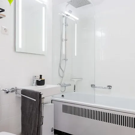 Relax-apartments - Indoor-pool - Sauna - Kueche - Kostenlos Parken - Balkon - Teilweise Massagesessel - 85 Zoll Smart-tv